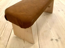 Load image into Gallery viewer, Skammel til komfortable meditationsstilling
